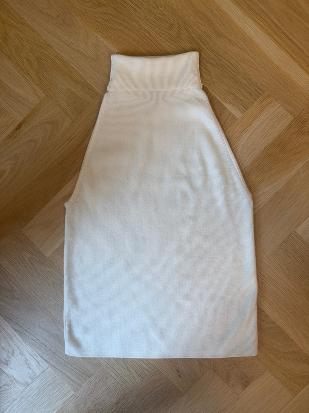 Babaton Cream Knit Cut in Shoulder Turtleneck Tank Top Small